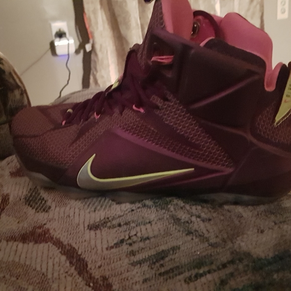 LeBron 12 "double helix" - Picture 1 of 1